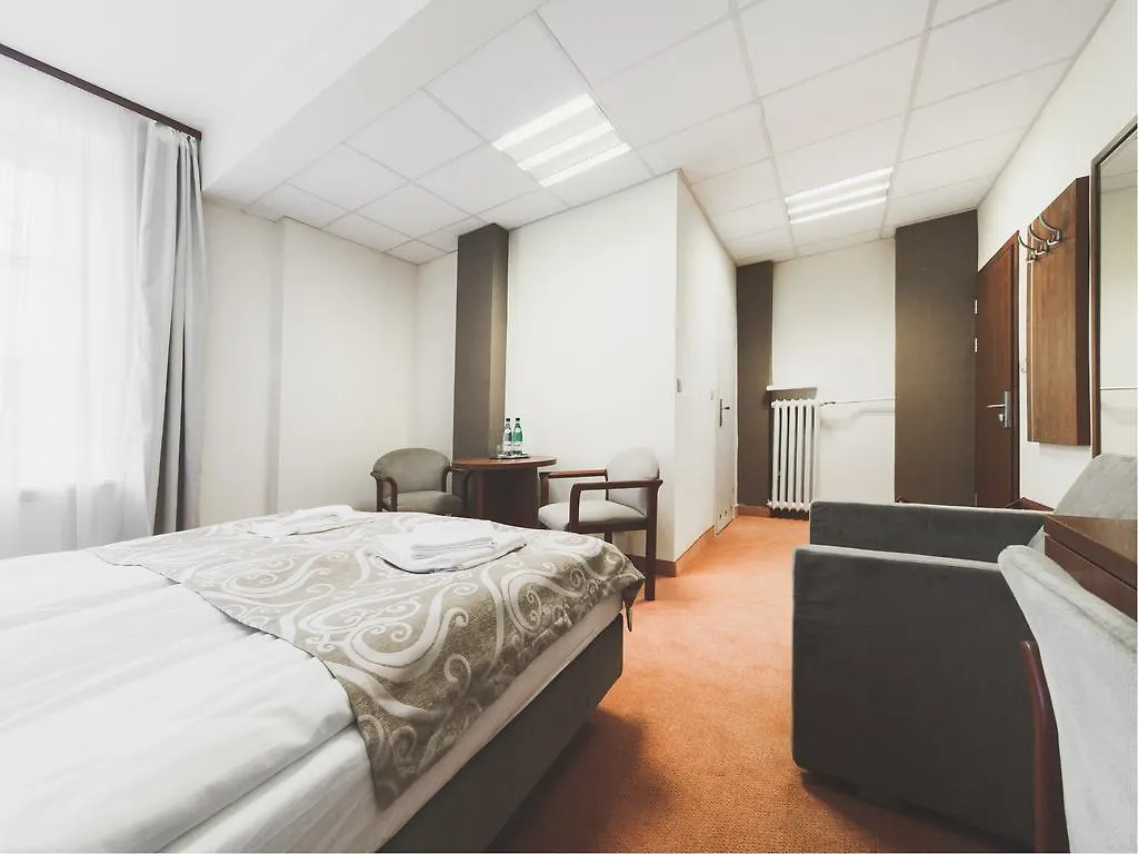 **  Hotel Chmielna Varsovia Polonia
