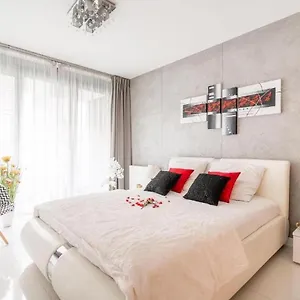 https://art-apart-nad-olawa.hotelswroclaw.com